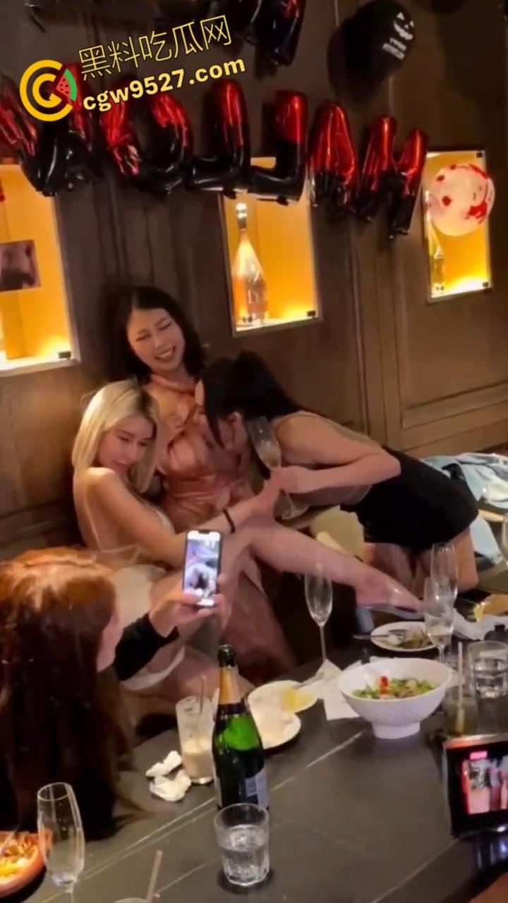 顶级富人圈泄密,上海顶级会所名媛盛宴,各种御姐尽情挑选,嗨完直接带性感尤物回酒店激情啪啪 !-5