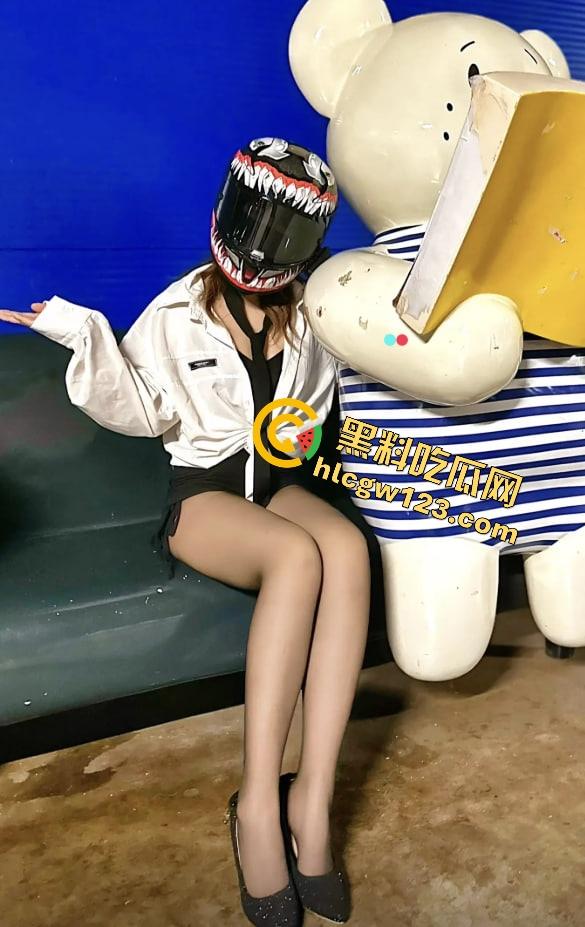 南京白马公园惊现女骑老板,卖的不是柠檬茶,是手撕丝袜入场券?少年排队喝茶后集体脱控开撕!-2