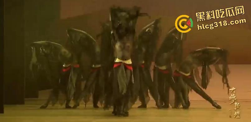 央视严选《大梦敦煌》演出暴露奶头清晰可见!没有B罩以上还演不了!这算不算文化突破?-7