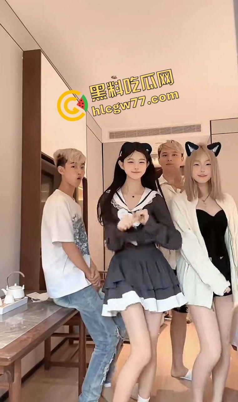 抖音清纯网红【诗颖】彻底崩了，拍视频是假，酒店趴体被精神小黄毛操成狗才是真！-11