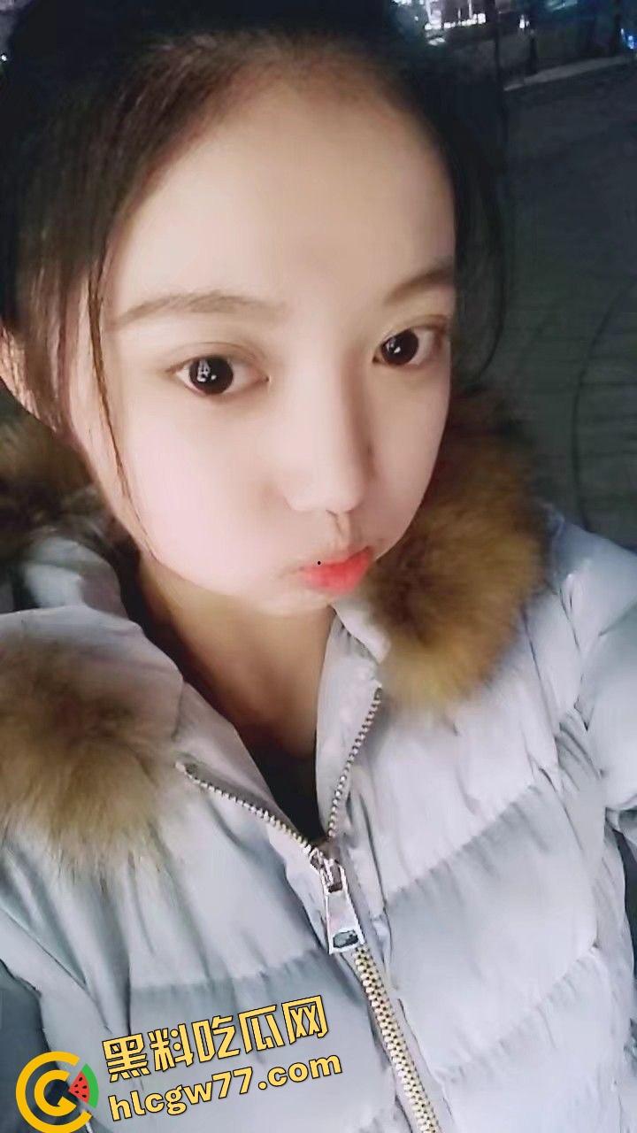 江苏镇江牙科护士『王静怡』出轨视频曝光，戴眼镜的巨乳人妻全程露脸舔蛋口爆，被中出操到骚叫成狗！-3