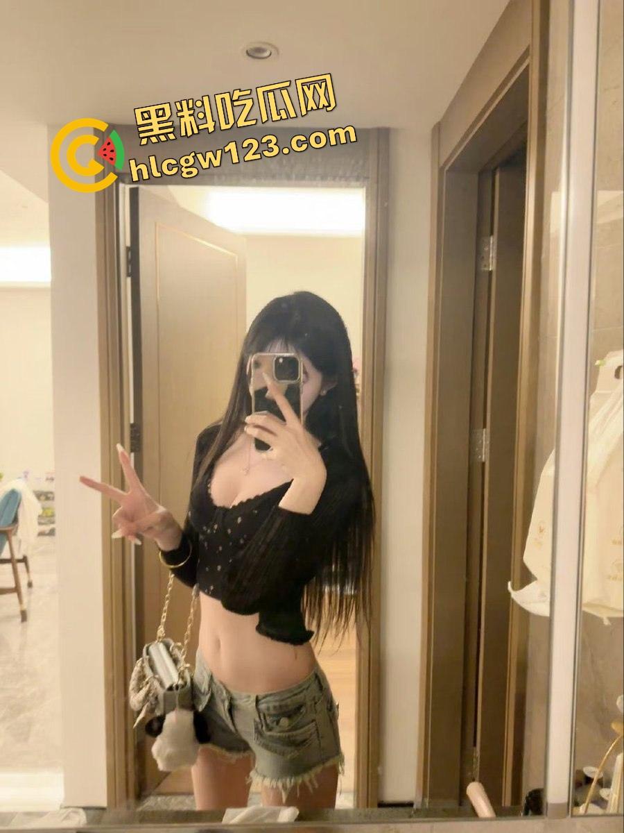 北京夜生活怎么玩?3个骚屁股排排站抽得啪啪响,富哥轮流抽射,汗的汗死,涝的涝死!-8