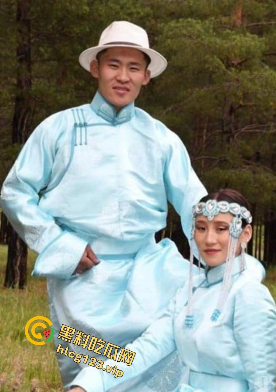 蒙古国友人酒后激情上演车震，少妇肥臀在车内被狂肏，视频曝光引发全网热议！-2