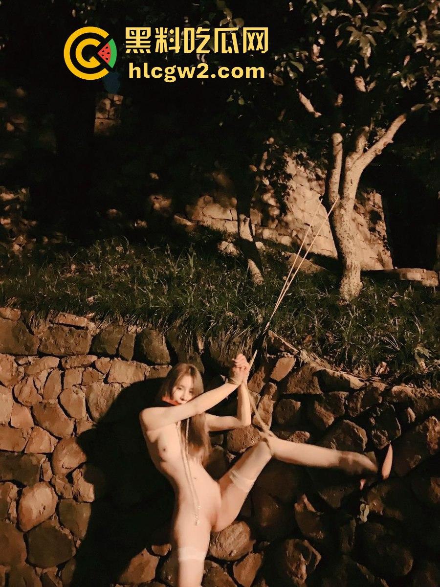 杭州顶级上流社交圈名媛【孙鲤】咖啡厅公开露出搞得满屋都是春光 顶级名媛竟然当众啪啪啪!-3