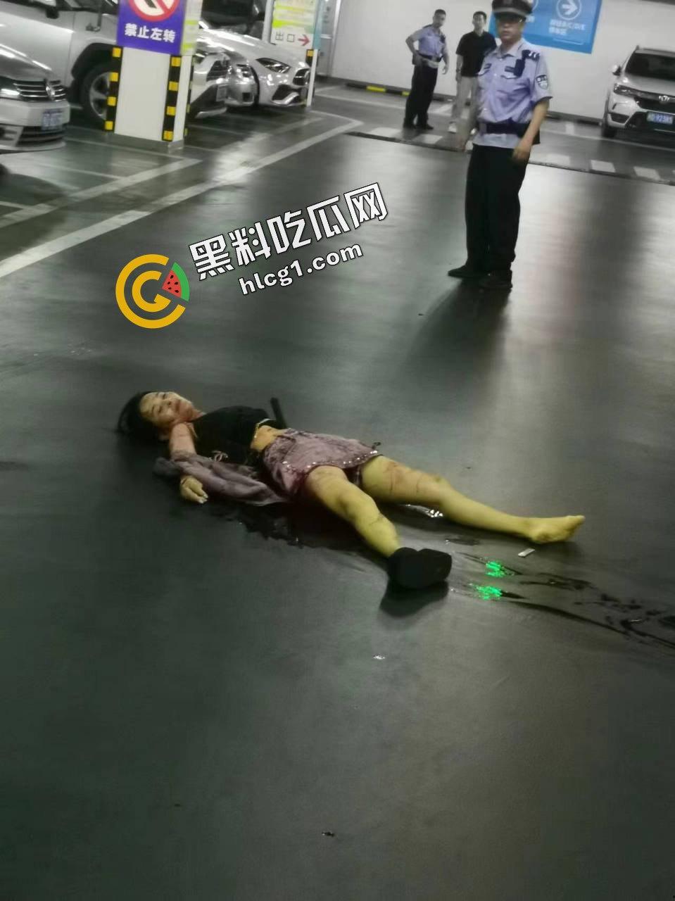 宝龙广场地下室 初中生为买九号电动车 竟对自己妈妈痛下杀手 数捅几十刀-1