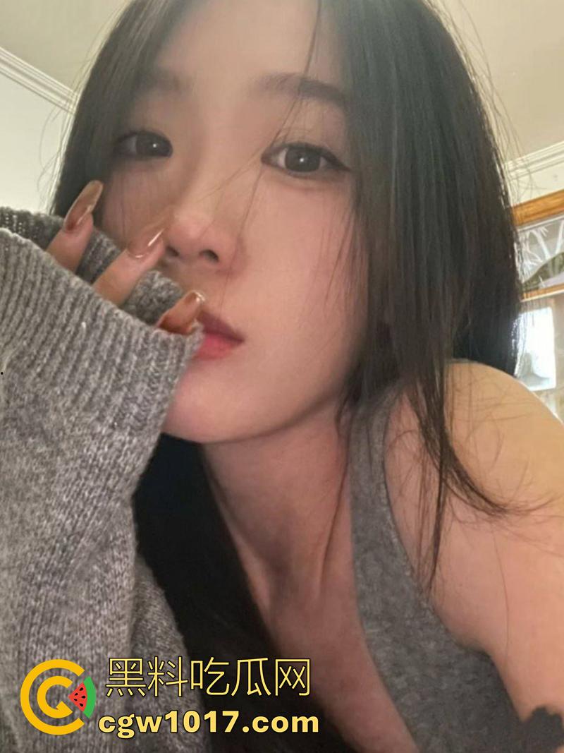 西安西京学院，建筑系系花【王曦雅】，背着爸妈和男友校外合租，结果两人闹分手，性爱视频生活照被曝光，69吃鸡场面超淫荡！-3