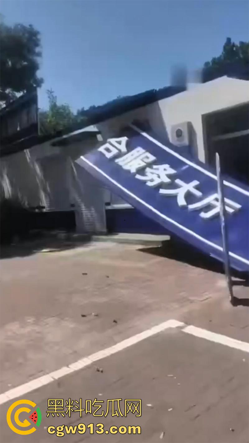 河北邢台内丘县,发生特大爆炸事件,现场浓烟滚滚还有烟花爆竹声,疑似废品收购站起火导致!-1