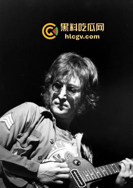 皮卡迪利广场惊现骚鸡骑乘教学！广场列侬雕像前公然骑乘表演，骚比欠被鸡巴草了，雕像也不放过！-1