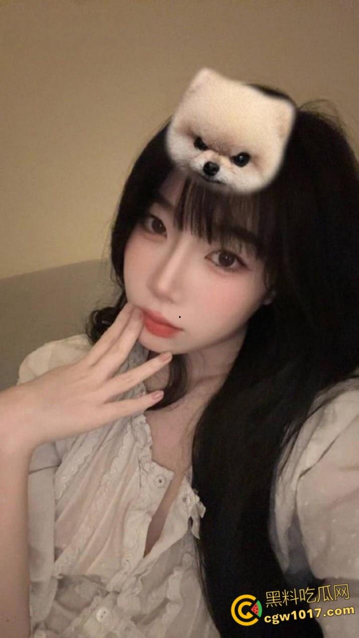 约炮大神【fkabuto】，约操江苏神仙颜值女大学生，白虎嫩穴一插白浆都流出来了，多姿势爆操浪叫不止！-1