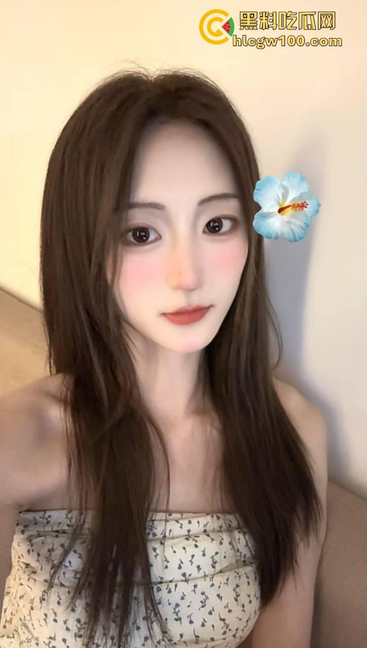 成都骚妹口水流成瀑布，嘴巴湿润得像打了润滑剂，光是想象肉棒进去的画面，肉棒进去怕是1秒缴械直接被秒杀！-4