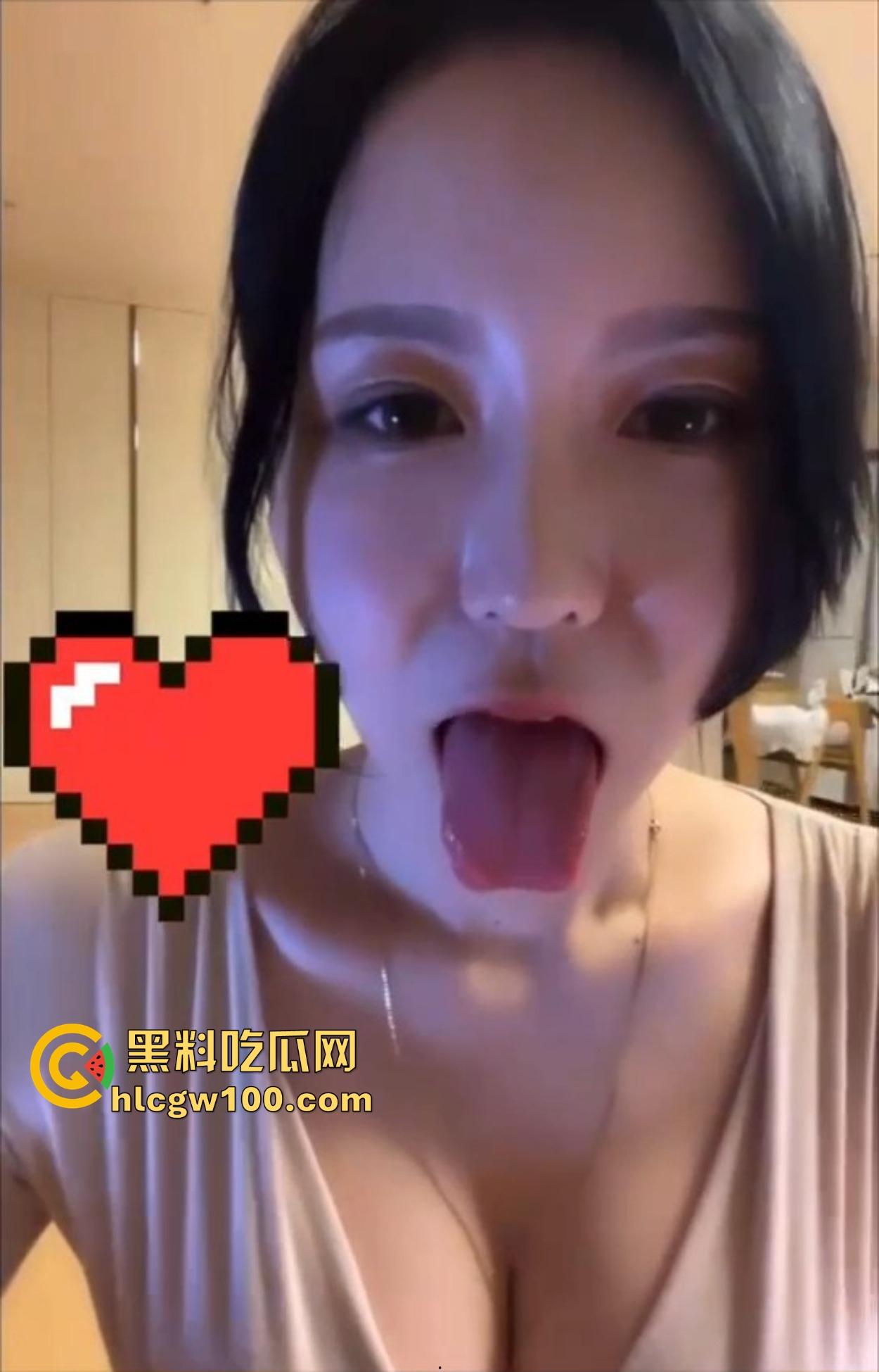 成都骚妹口水流成瀑布，嘴巴湿润得像打了润滑剂，光是想象肉棒进去的画面，肉棒进去怕是1秒缴械直接被秒杀！-7