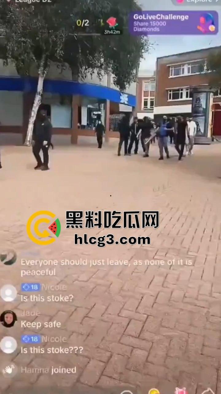 英国移民集会冲突升级:武装移民群体街头抗议引发暴力冲突!-3