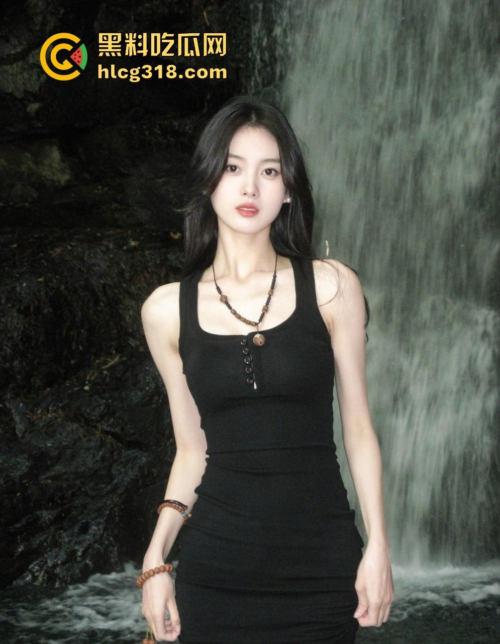 海角乱伦!约小姨和小姨闺蜜双飞大战,多人群P画面淫乱 浪叫声不绝于耳风骚至极!-1