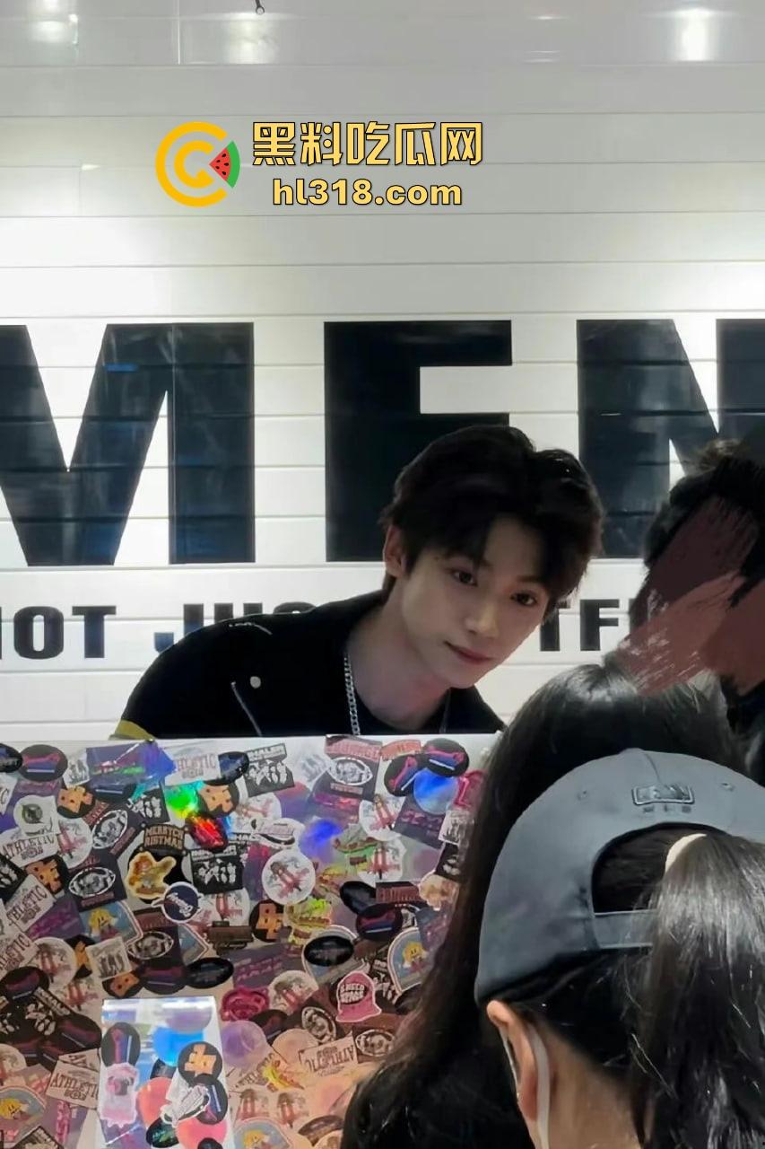 新晋顶流男星『梓渝』出轨视频曝光,粉丝为他洗白,下一秒他却亲自发博承认了,一天四个嫂子能被原谅?-16