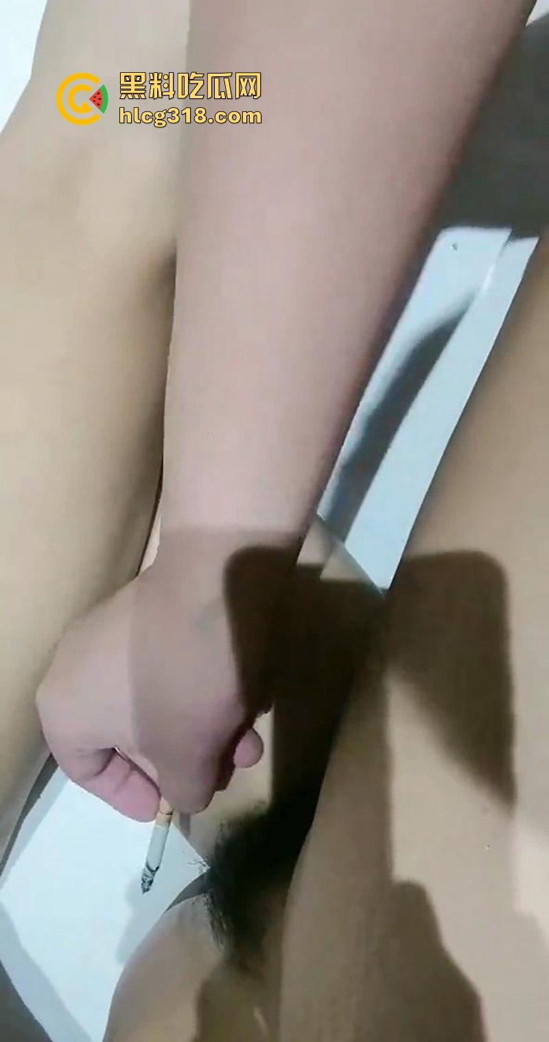 海角乱伦!约小姨和小姨闺蜜双飞大战,多人群P画面淫乱 浪叫声不绝于耳风骚至极!-5