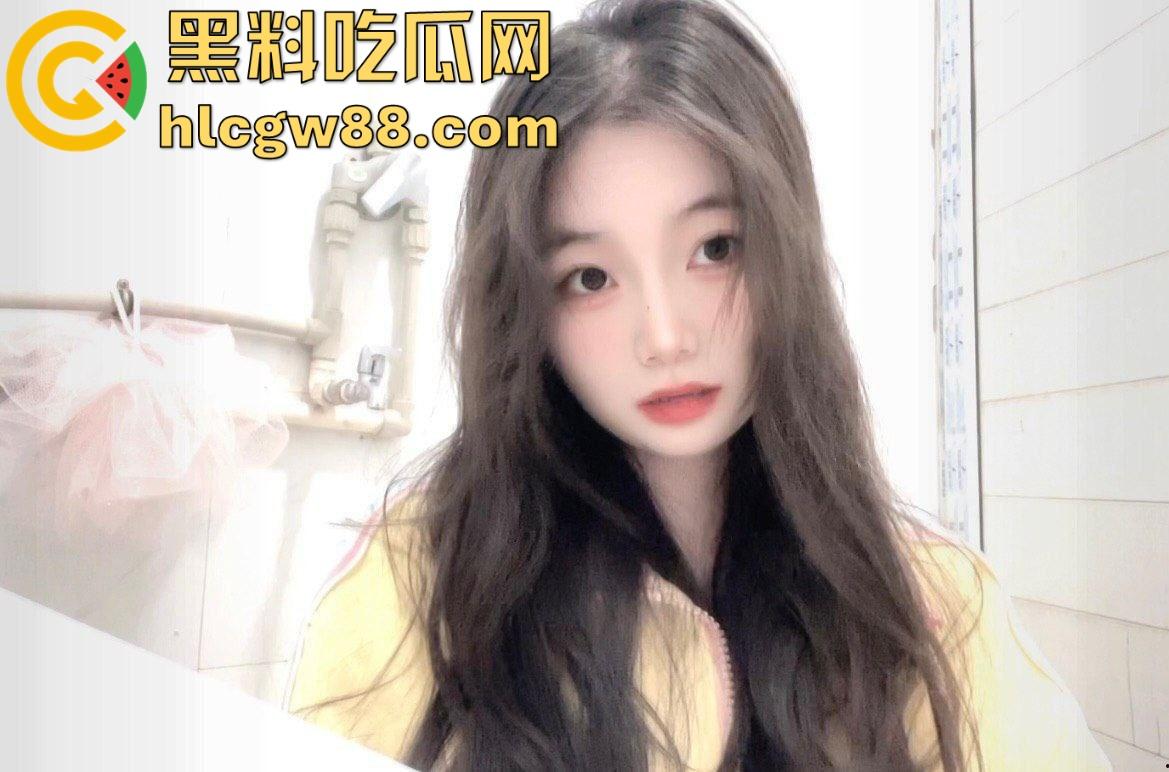 吉林交通职业学院【李梦斐】大长腿巨乳尤物,网调视频被渣男曝光,宿舍里直接爬地玩骚穴!-1