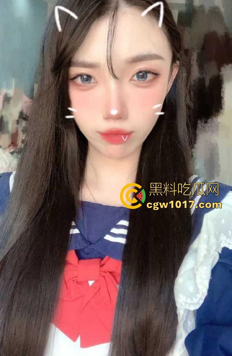 重庆极品陪酒女化身母狗献身客户，身穿黑丝情趣跪地舔屌，精湛的口技搭配上风骚的气质，简直反差到了骨子里！-2