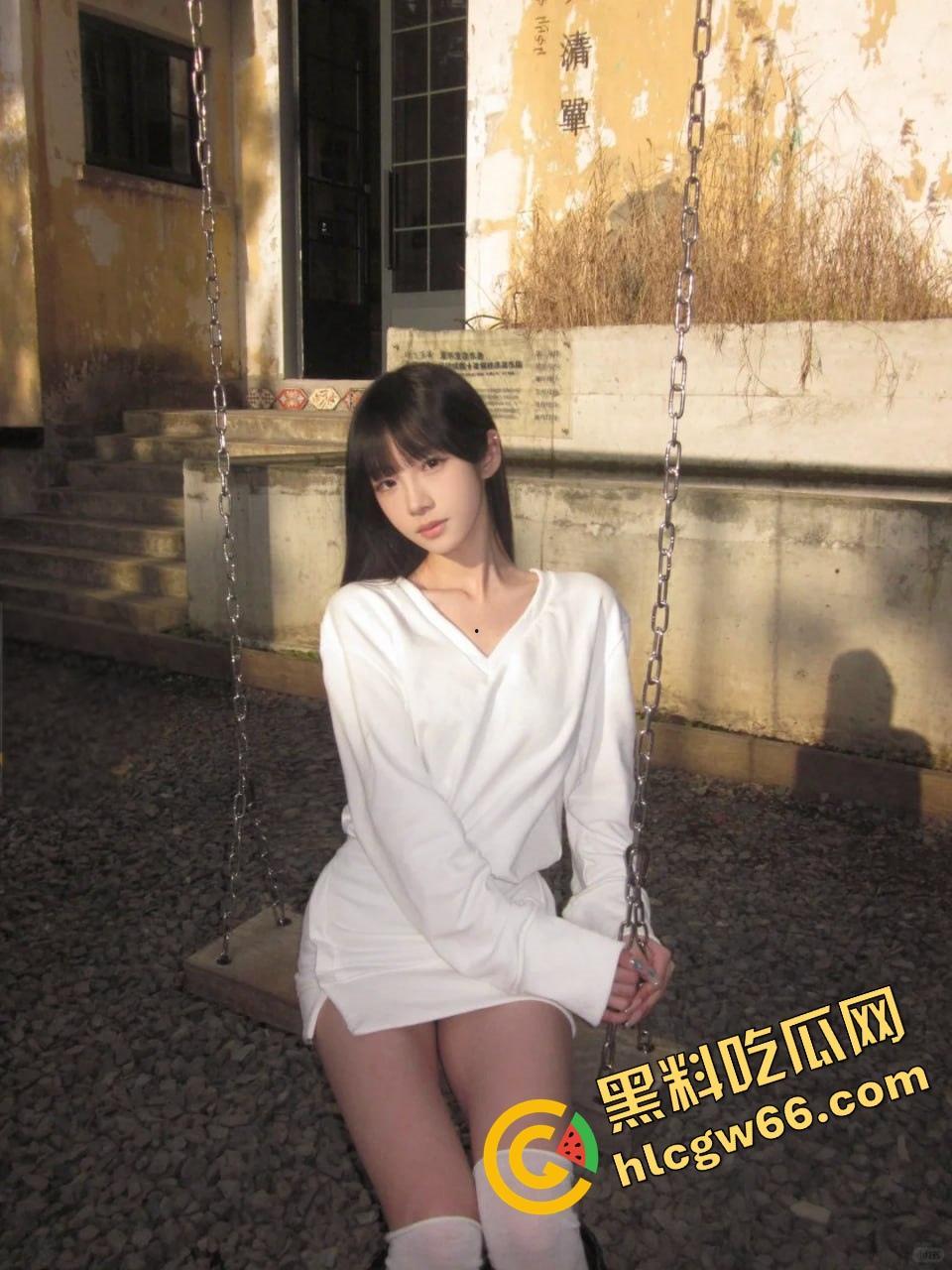 黑丝双马尾的重庆女神【李燕妮】被啪神操成母狗,白虎嫩穴夹爆鸡巴,后入抽插湿得像水灾现场!-3