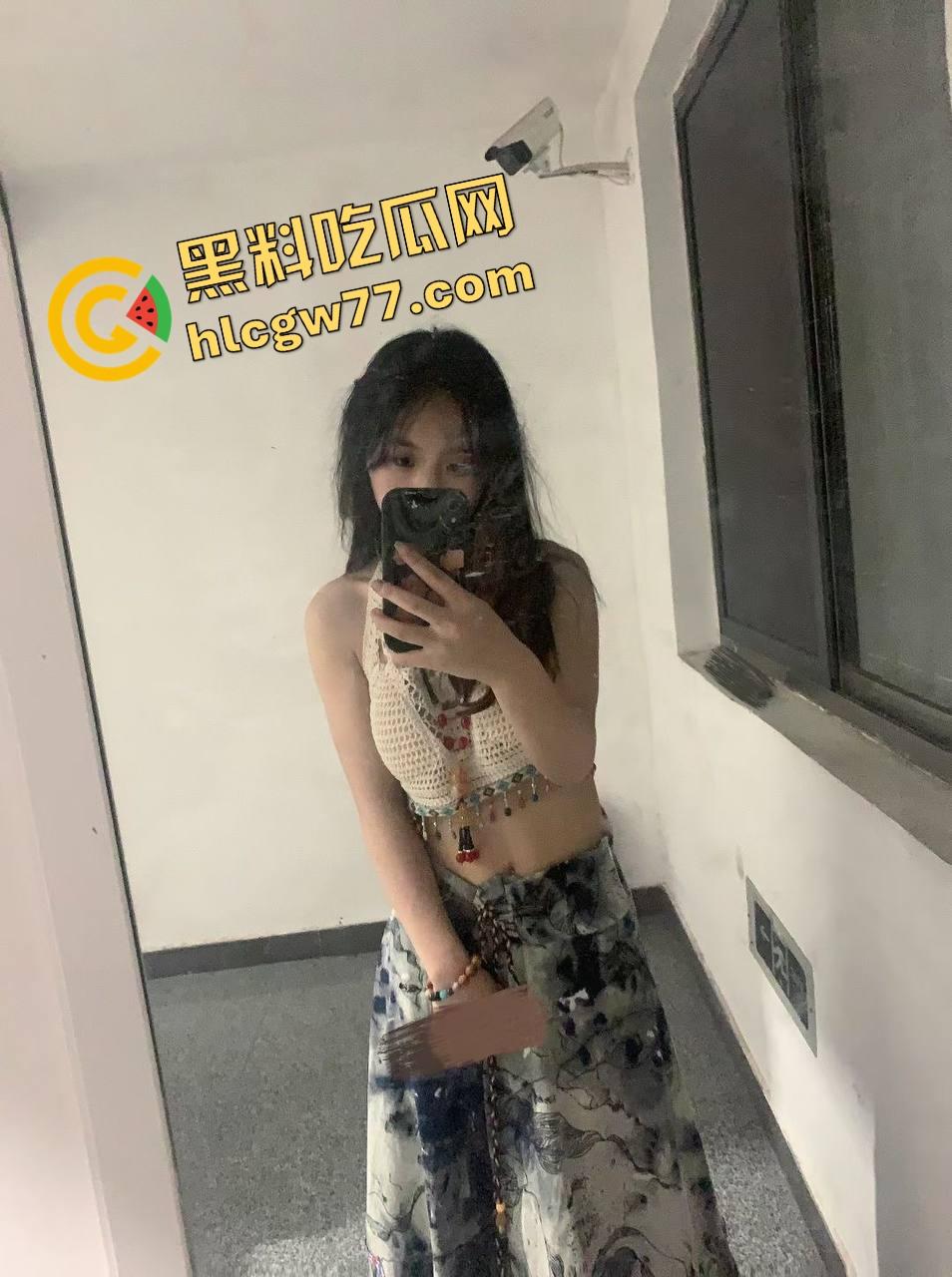 魔都艺术校花『欧易帆』堕落成富豪玩具,白嫩骚穴被车震干爆,窗帘一拉对着路人狂喷水!-1