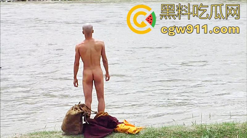 女神钟丽缇下海力作【色戒】,全裸勾引僧人还俗,藏传密宗的性爱故事,吊起插入旋转那一幕,真是会玩啊!-1