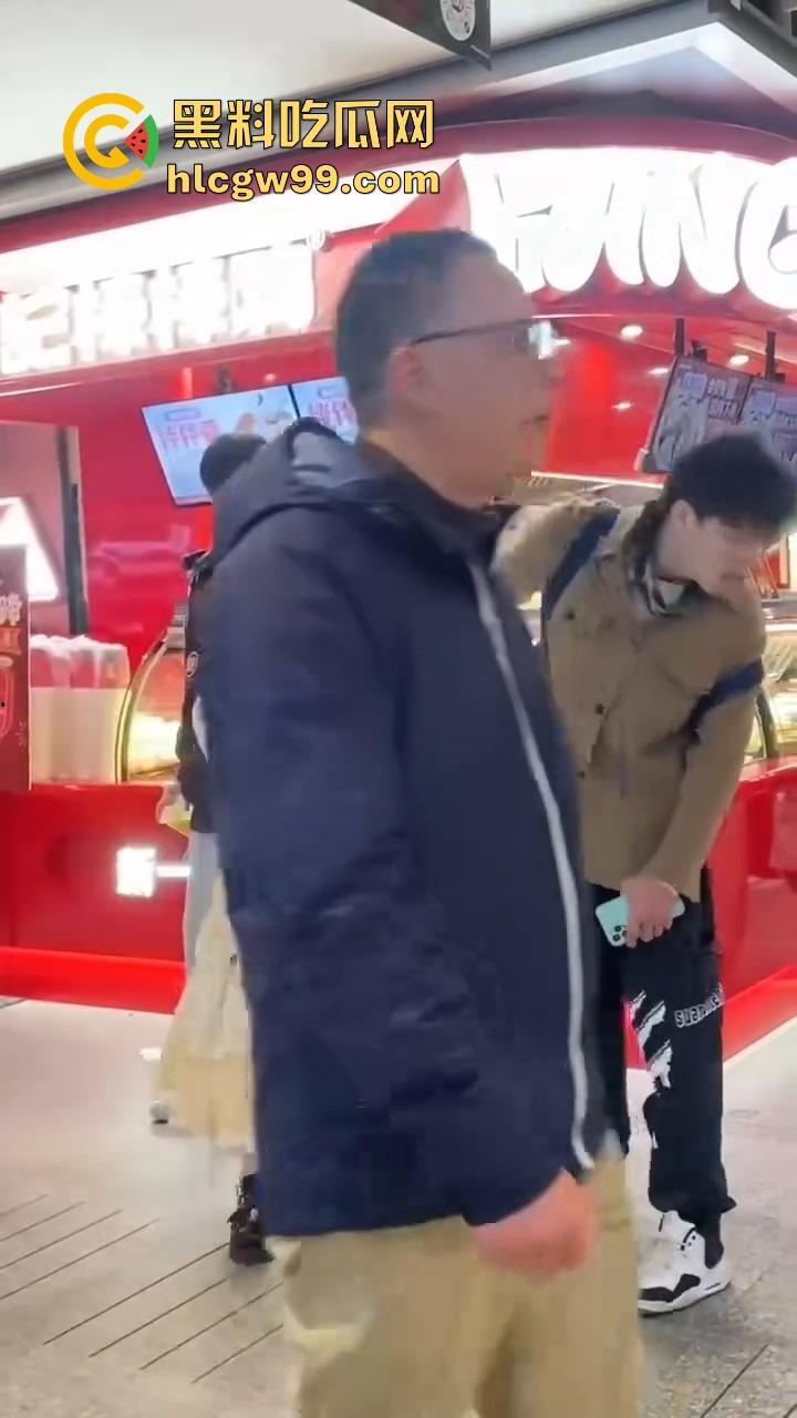 洛丽塔小仙女劈腿实锤，脚踏两只船，花着这个的钱睡着那个的，还在廖记棒棒鸭装委屈，双标程度离谱！-6