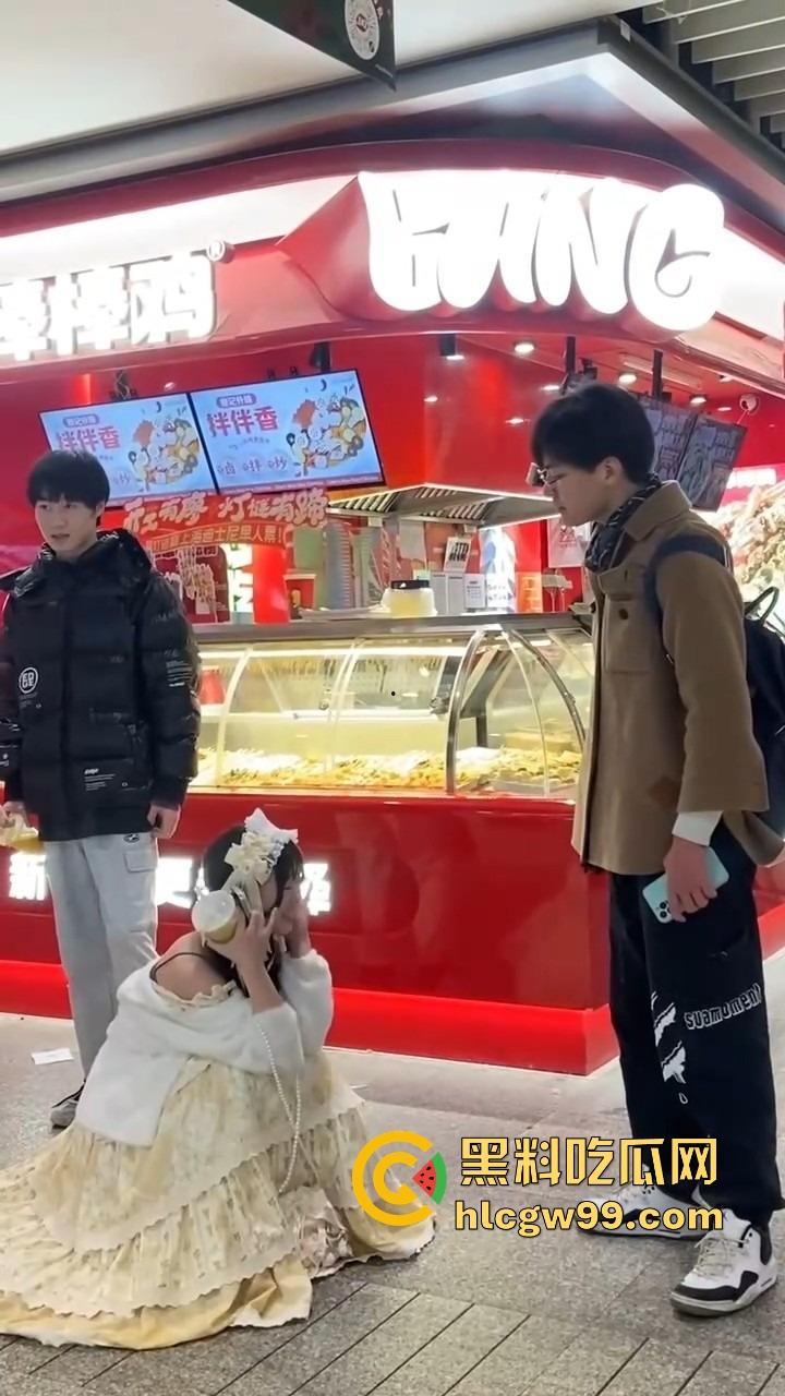 洛丽塔小仙女劈腿实锤，脚踏两只船，花着这个的钱睡着那个的，还在廖记棒棒鸭装委屈，双标程度离谱！-8