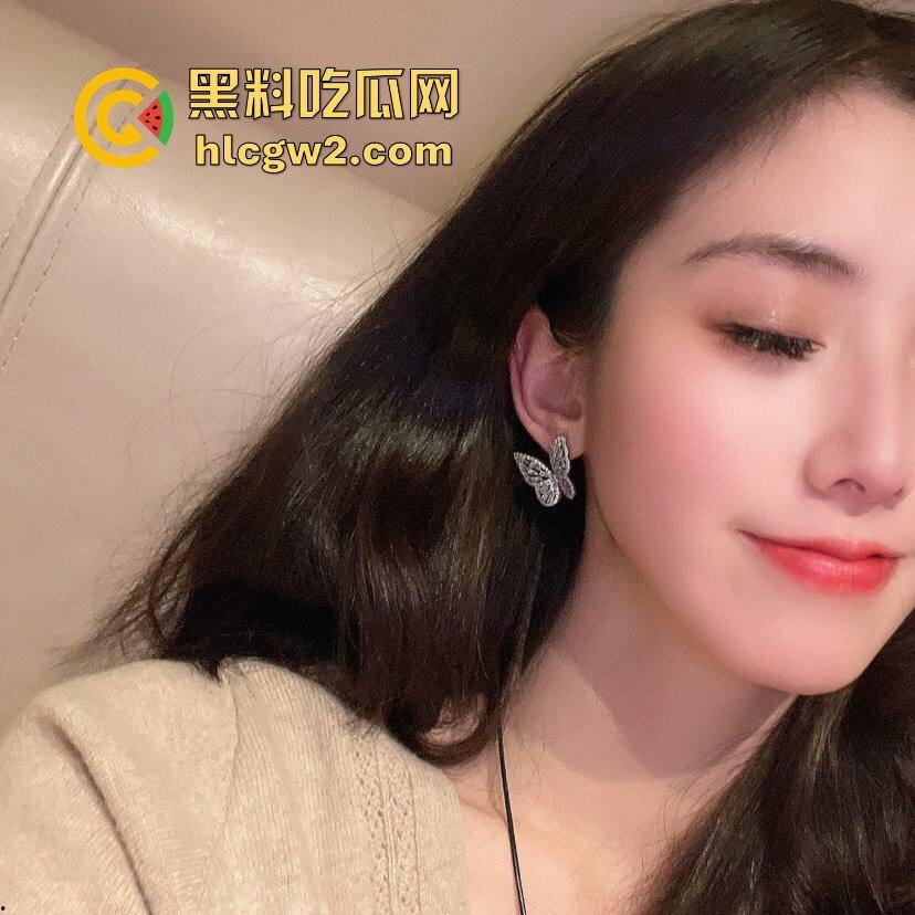 邂逅广西披萨店巨乳正妹【赵雪菲】!大到爆炸的罩杯 这样的身材还卖披萨?不如直接吃了她这个小夹子!-8