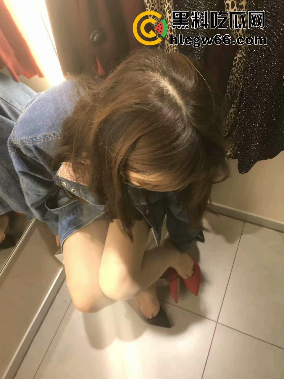 江大校花【赵琳薇】黑丝嫩脚搓屌搓出火，高雅壳子藏着浪逼，金主干得她骚洞水漫金山！-2