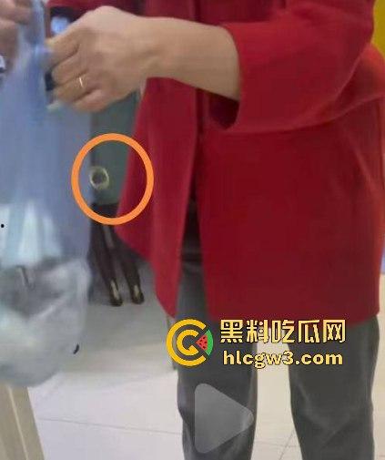 上万金戒指不翼而飞 原是保洁大妈顺手牵羊 对质录音曝光 这演技不得给大妈颁个奥斯卡嘛?-6