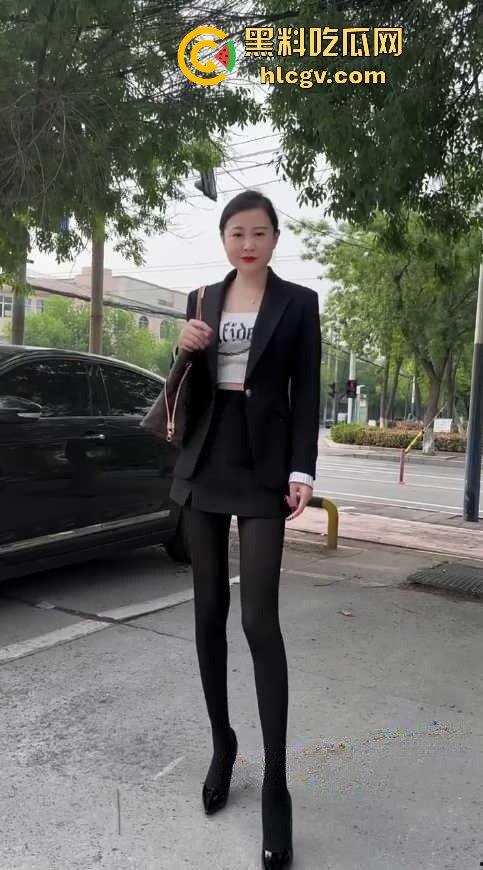 快手网红[雪碧小阿姨]性爱视频大曝光！熟妇撅臀开房被后入爆操，尺度让人瞠目！-2