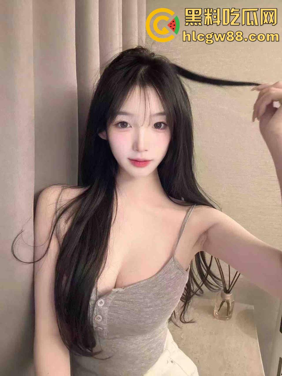 武汉小伙靠黄金手指拿下富婆姐姐,少妇被抠到表情爽得浪叫求饶一看就到点了，这才是真正的手艺人！-7