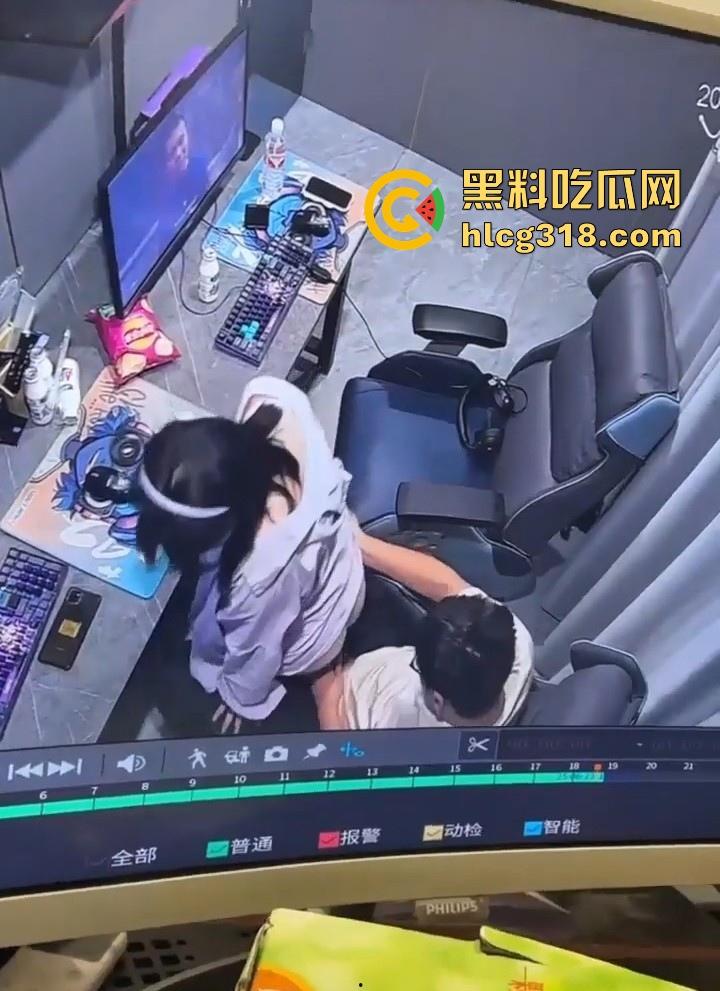 GO学长网吧包间大战微胖瓦学妹!放纵肉欲上位坐屌,粉嫩乳头清晰可见,瓦学弟们好好学学!-3