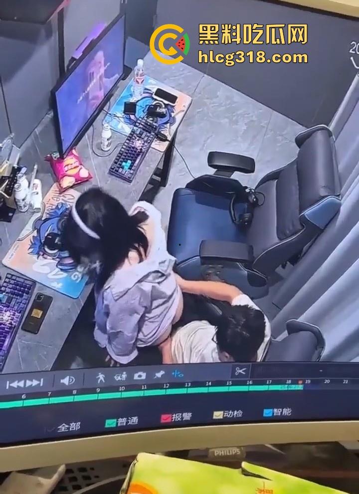 GO学长网吧包间大战微胖瓦学妹!放纵肉欲上位坐屌,粉嫩乳头清晰可见,瓦学弟们好好学学!-4