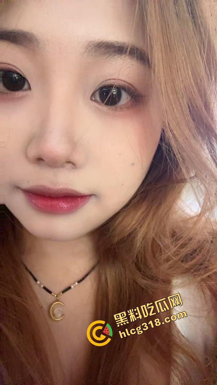 夏天太热怕逼中暑？骚货们风油精灌逼新招，一灌下去冰火两重天，逼口清凉冒烟，谁试谁知道什么叫透心凉！-2