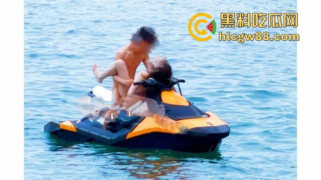 海南三亚海上摩托大野战,巨乳游艇宝贝上演真实戏码,又是羡慕大哥的一天!-4