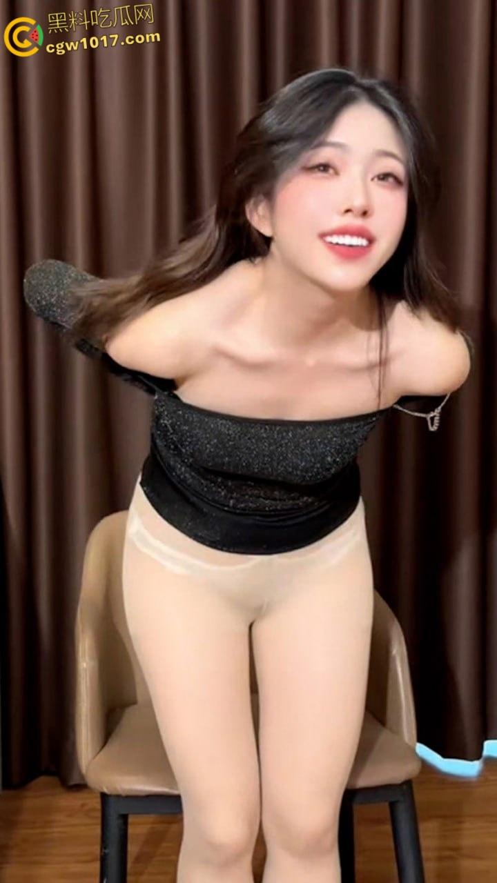 纯欲脸反差婊【viviworld】炮机调教后三P爆操，极品身材露脸口交，瞬间点燃内心的欲火！-2