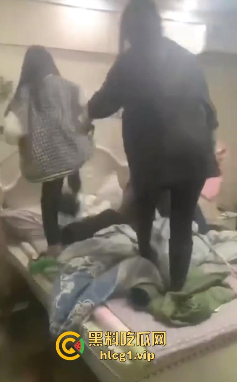 齐齐哈尔市甘南县16岁少女 【李鑫蕊】 遇围殴霸凌 用棍子打脸砸头 霸凌事件啥时候能停止啊!-6