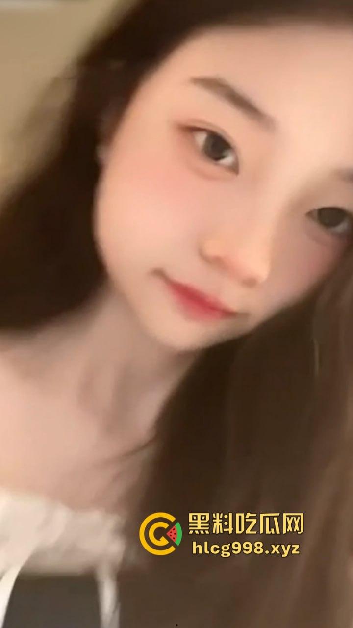 抖音网红【牛油果】季佩文早期不雅自拍视频泄密！真是不可多得的尤物！-7