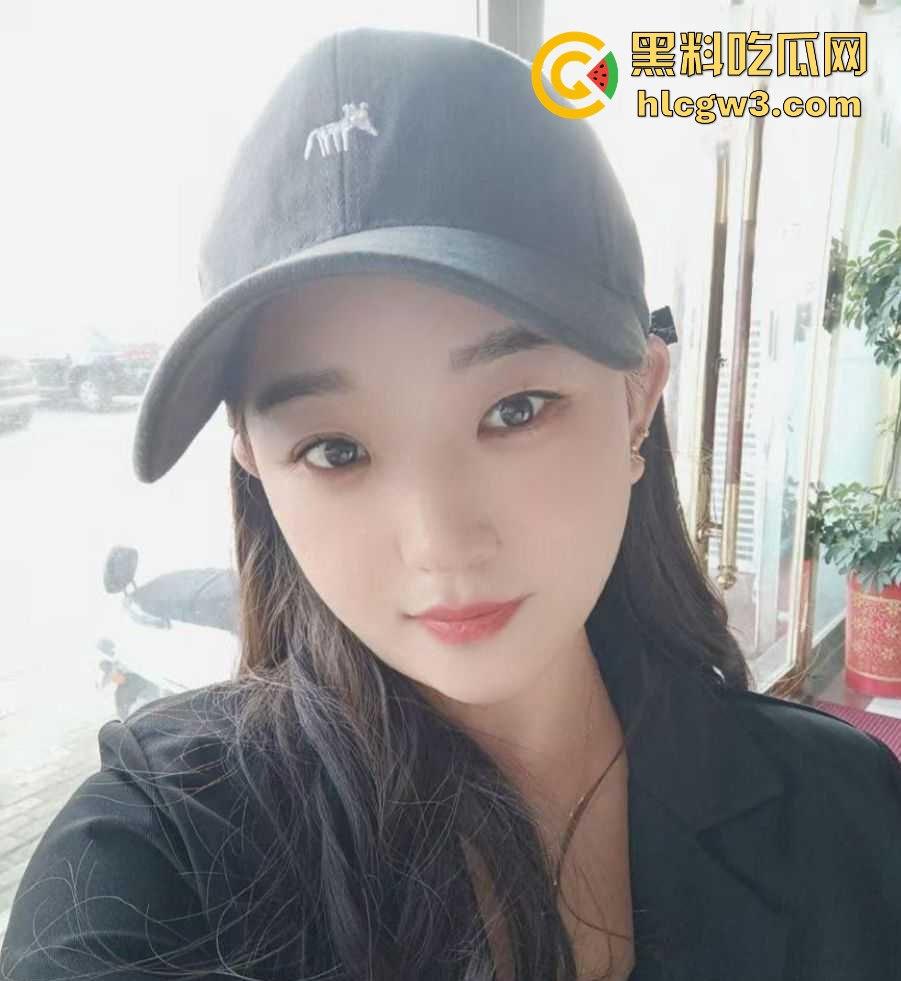 江苏连云港骚货人妻『唐凝钰』偷情视频疯传 掰腿玩各种姿势 老公不在家她带炮友翻云覆雨潮吹床单湿透!-2