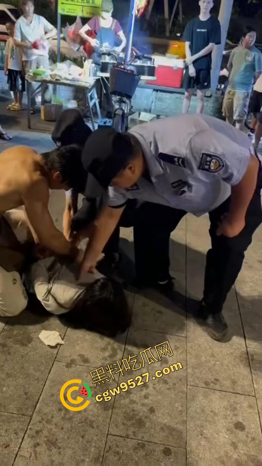 广州神秘女子街头持刀追赶小孩,目光疯狂行为诡异,一名疑似精神疾病患者引发恐慌被网友热议!-13