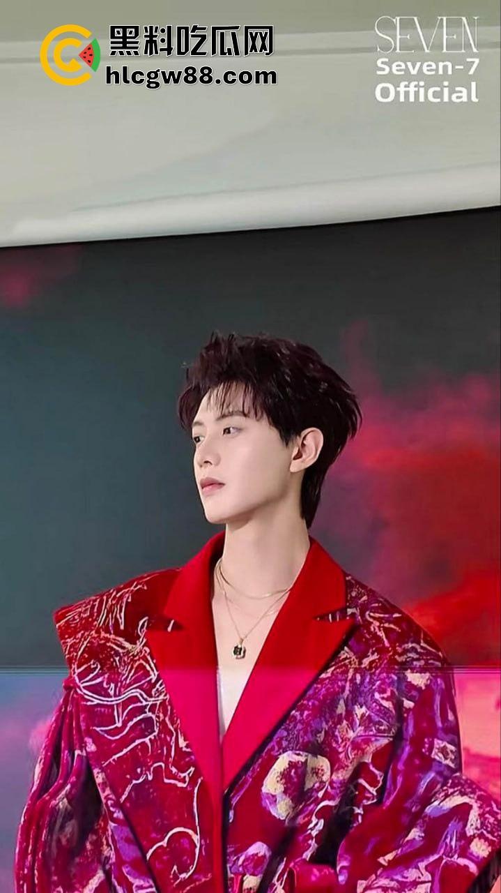 于正短剧顶流【何健麒】塌房.帅气霸总变出轨渣男，床照聊天记录露骚逼本质，榜一大姐15万打赏喂了狗！-12