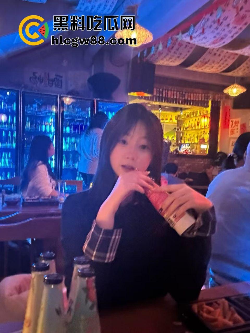 内蒙古高一【徐彤丹】清纯校花变万人骑妓女，给钱就操帅哥免费，69技术封神，毕业当天赋女优！-6