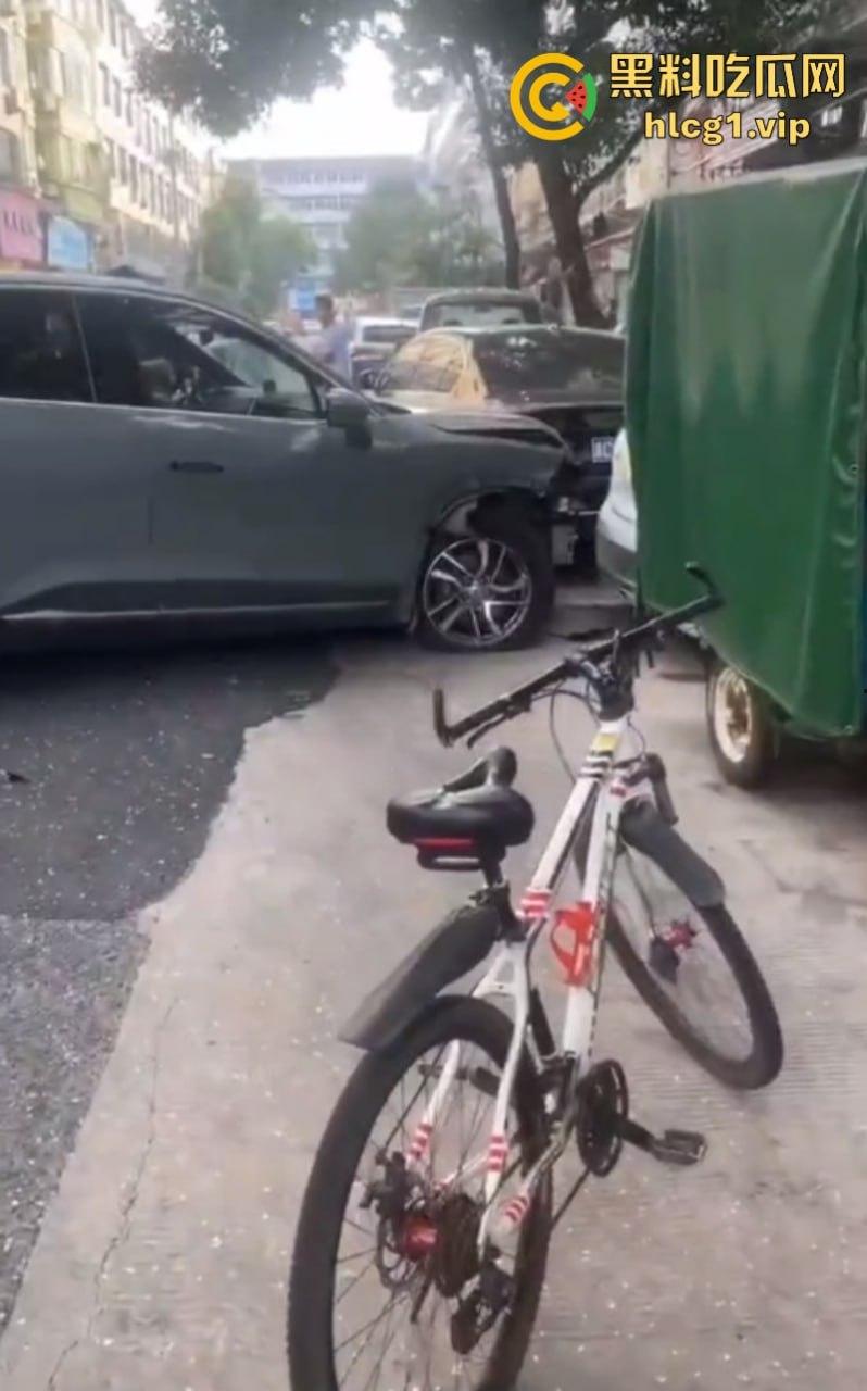芜湖起飞失败！ 浙江温州龙港市蔚来车祸 现场一片狼藉！-1