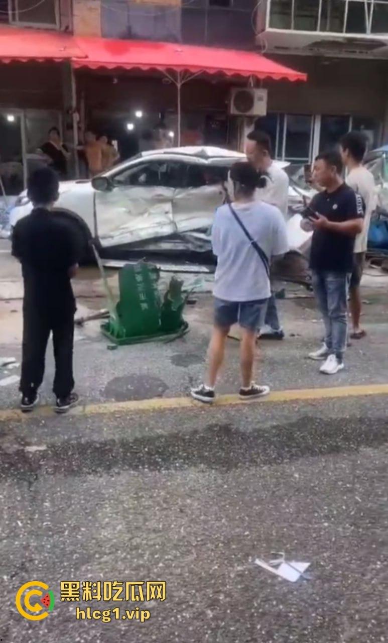芜湖起飞失败！ 浙江温州龙港市蔚来车祸 现场一片狼藉！-7