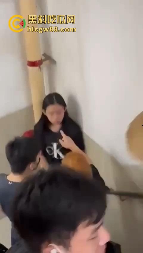 香港少女遭童党围殴，被十几人包围狂扇耳光，事隔半年才敢报警，霸凌太嚣张了吧？-13