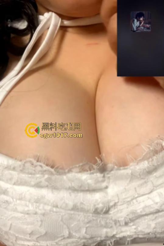 抖音斯文钢琴老师【乐尽奇妙】，白天教琴优雅端庄，晚上开双视角会议，翘屁股勾金主，不仅钢琴弹得好，跳舞也不错！-2