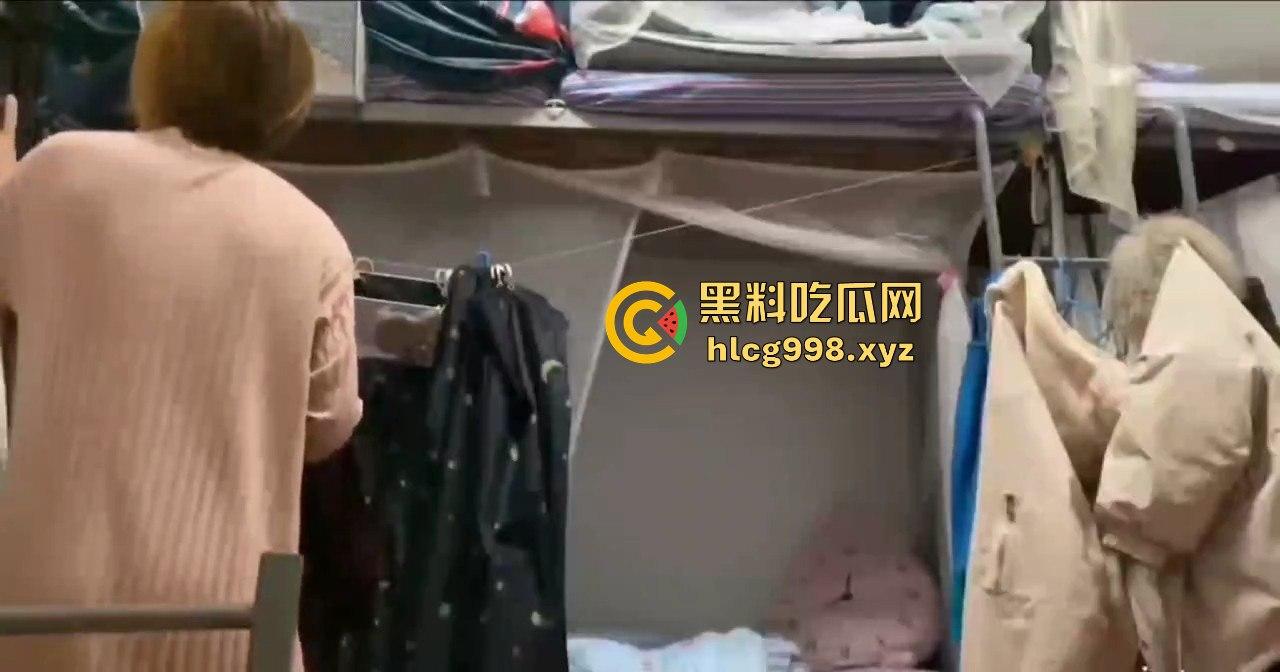 医学院男生强推护士女友!宿舍下铺激战,拉帘子被撕开继续干,女友哭喊没有套不行也没用!-7