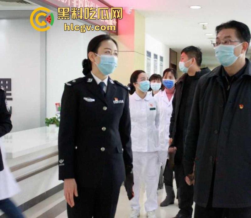 湖北省宜昌市公安局女局长【郑兴华】上厕所被前夫大胆偷拍 美臀鲍鱼清晰露出！-6