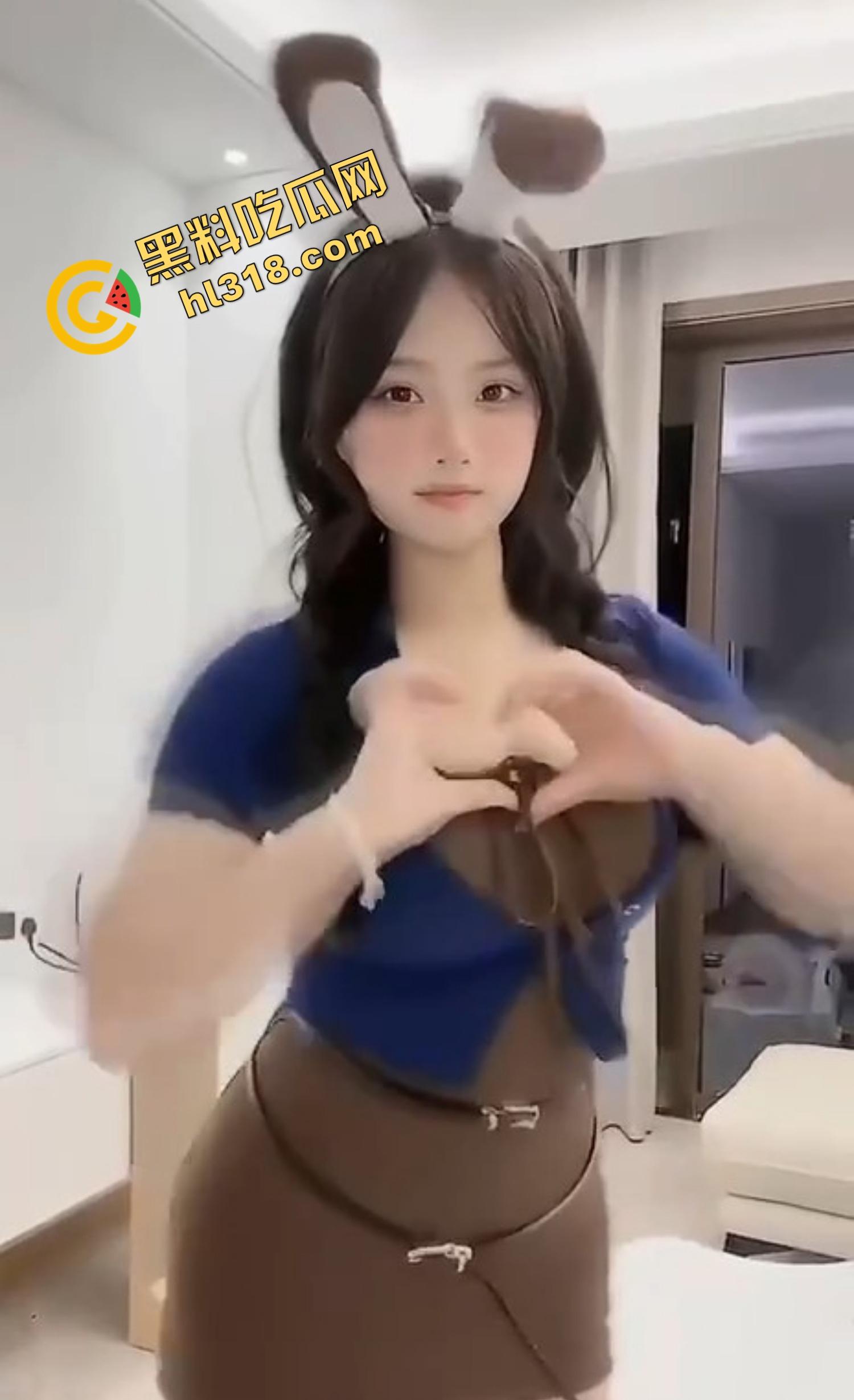 舞蹈生梦想当大师？其实都在私下给大哥跳骚舞，奶子甩起来屁股摇成肉浪，抖音封十年都播不了合集系列！-3