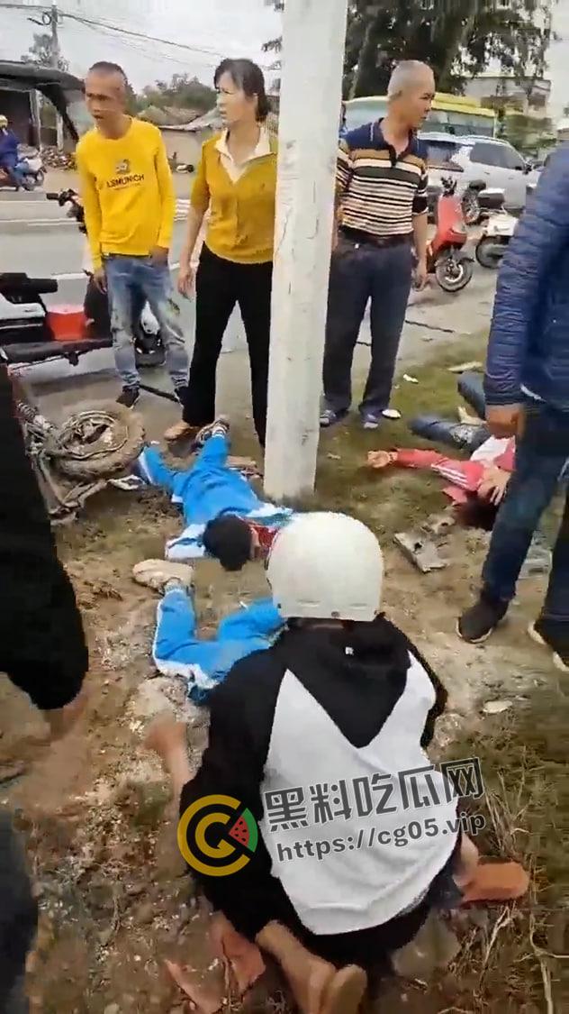 海南屯昌货车撞人 1死7伤 现场惨不忍睹 尸体受伤者遍地都是-9